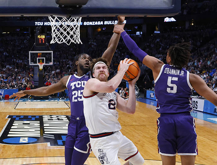 Top Shots From NCAA March Madness